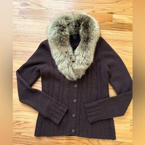 100% cashmere sweater with detachable fur collar !!!Size S